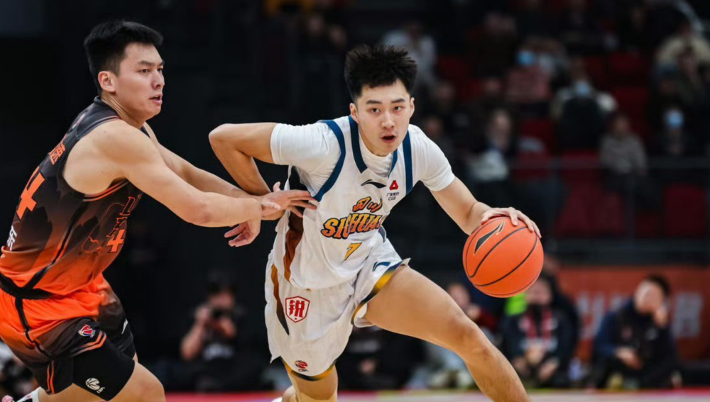 九游手机版-CBA新秀第一年就成球队老大的3位现役球星